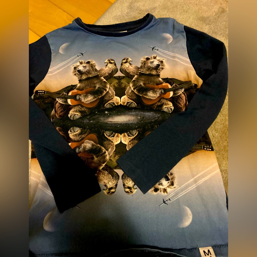 Molo boys long sleeve top in size Molo 128 or 7/8 (medium)